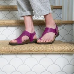 Dansko Reece Magenta Waxy Burnished -Dansko S23 ImgPDP ReeceMagenta